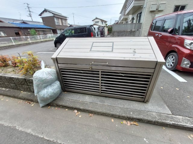 Kitten's House