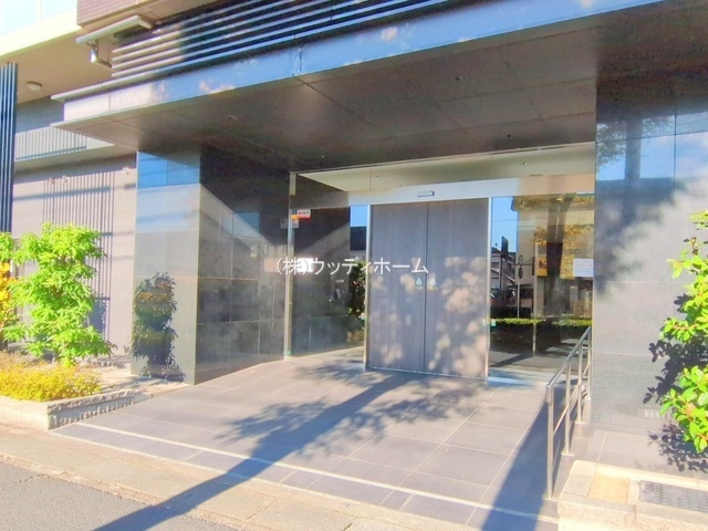 サーパス春日部中央レジデンス　中古マンションのエントランス