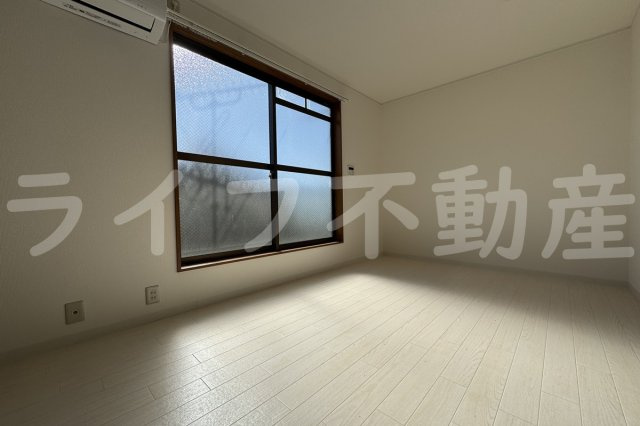 ロイヤル客坊町の居間・リビング