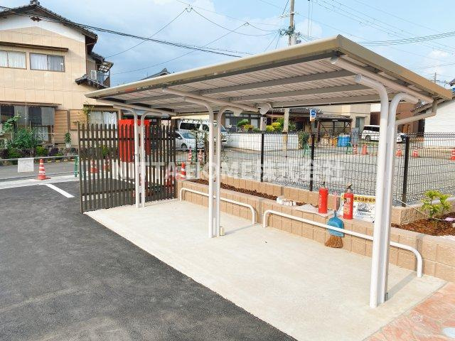 クイスクアムⅡの駐車場|屋根付きの駐輪場は無料で使用できます＊
