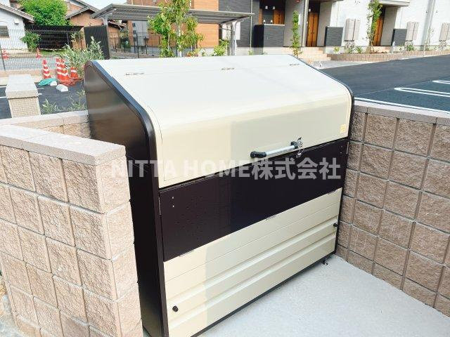 クイスクアムⅡのエントランス|専用のゴミ捨て場があります◎