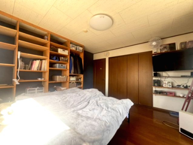 栃木市城内町　中古戸建　対面キッチン×開放感LDK｜ガレージ付き一戸建ての洋室|2F②　個人の部屋や寝室として使える洋室です