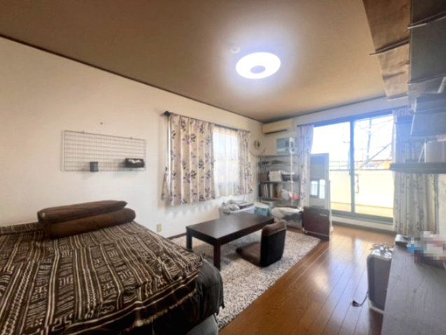 栃木市城内町　中古戸建　対面キッチン×開放感LDK｜ガレージ付き一戸建ての洋室|2F③　スタンダードな洋室です