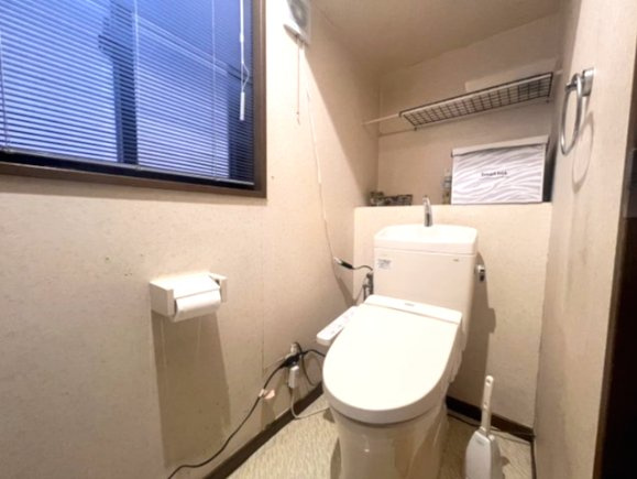 栃木市城内町　中古戸建　対面キッチン×開放感LDK｜ガレージ付き一戸建てのトイレ|トイレもきれいです