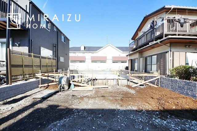 【外観】 | 青く澄み渡った綺麗な空と、陽の光をたっぷりと受ける、そんな新築住宅で新生活をスタートしてみませんか？見学・ご相談等、ミライズホーム(株)までお気軽にご連絡下さい♪