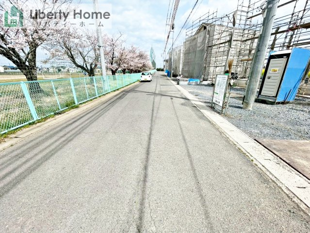 ひたちなか市足崎　新築戸建　C号棟の前面道路含む現地写真
