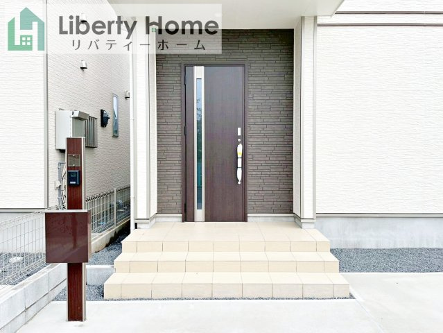 ひたちなか市足崎　新築戸建　D号棟のエントランス