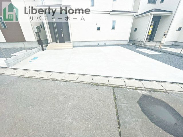 ひたちなか市足崎　新築戸建　D号棟の駐車場