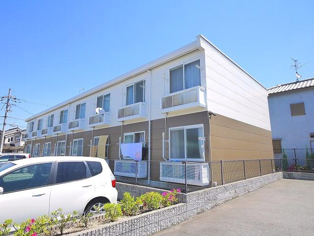 レオパレスオアシスの外観|落ち着いた雰囲気の外観です