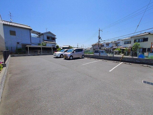 レオパレスオアシスの駐車場|駐車場があります