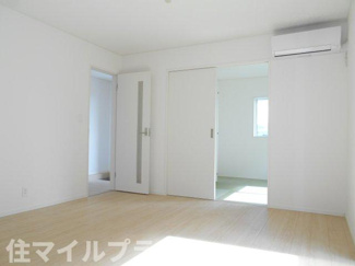 【居間・リビング】 | 須賀川市和田新築一戸建て4棟 | こちらのリビングで趣味の時間をお楽しみください