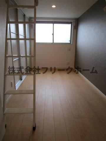 小金井市中町２丁目のアパートの居間・リビング