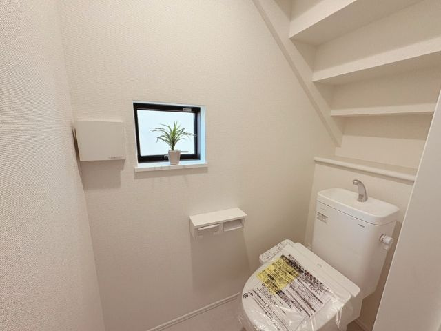 東武東上線「鶴瀬」駅徒歩11分／A号棟/LDK16.87畳/3階建/カースペース有のトイレ|1階のトイレです。