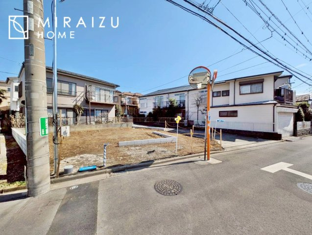 【前面道路含む現地写真】 | 人生100年時代、永く安心してお住まいいただくために、大切なご家族と財産を守ることのできる地震に強い安心な住宅！お休みの日にご家族で見学はいかがでしょう♪