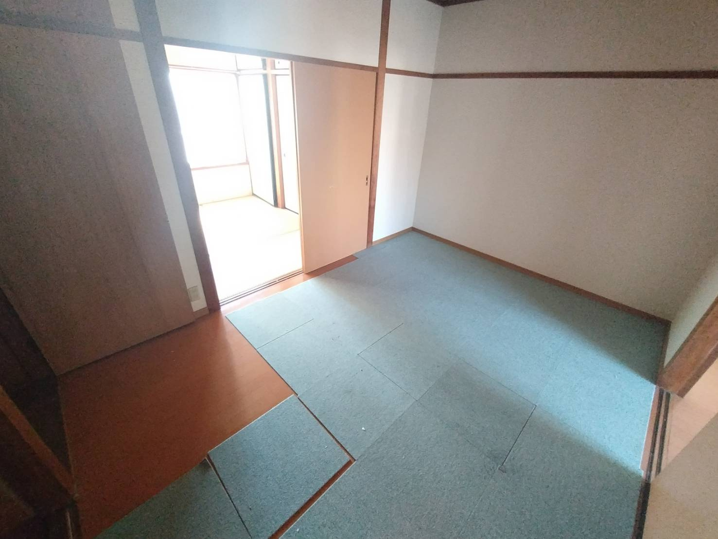 サンロイヤル林下の洋室