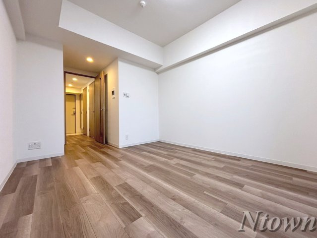 【居間・リビング】 | ディアレイシャス名古屋太閤通Ⅳ | こちらの居間で趣味の時間をお楽しみください