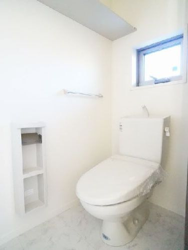 ピエールリヴィエール　Ｅのトイレ|落ち着いたトイレです