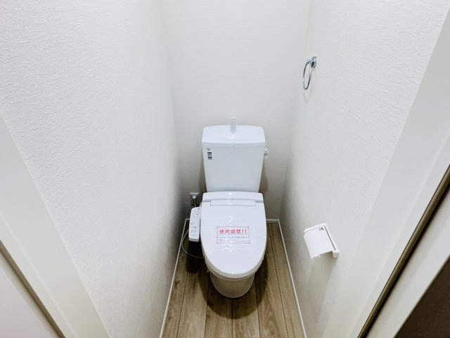 葛飾区柴又３丁目新築戸建【北野小学校：1分】のトイレ|温水洗浄暖房便座つきトイレ