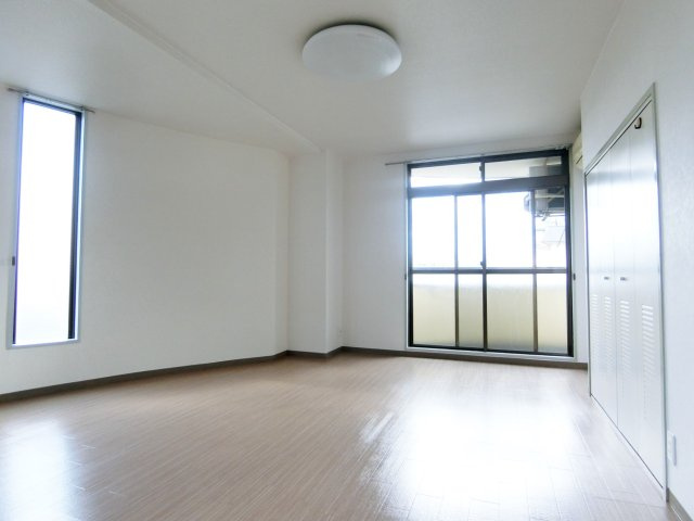 ウイングビュー鮎川の寝室