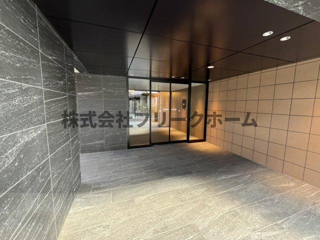 武蔵野市境１丁目の賃貸マンションのエントランス