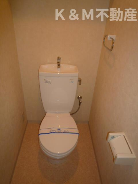 テイク・ア・レストのトイレ|落ち着いた色調のトイレです