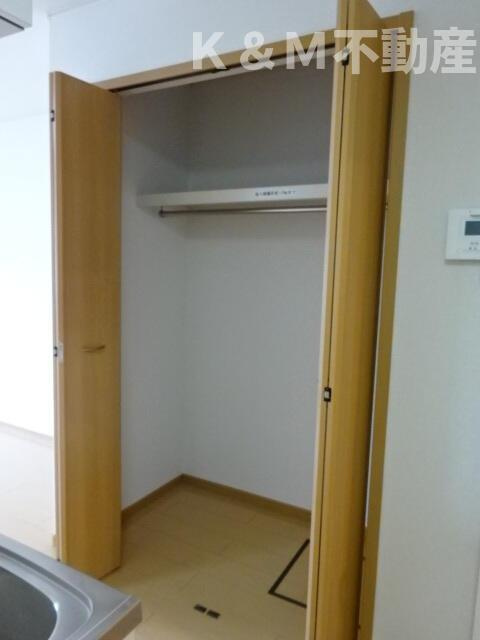 バージェ・リーオの収納|こまごまとしたものを収納できそうですね