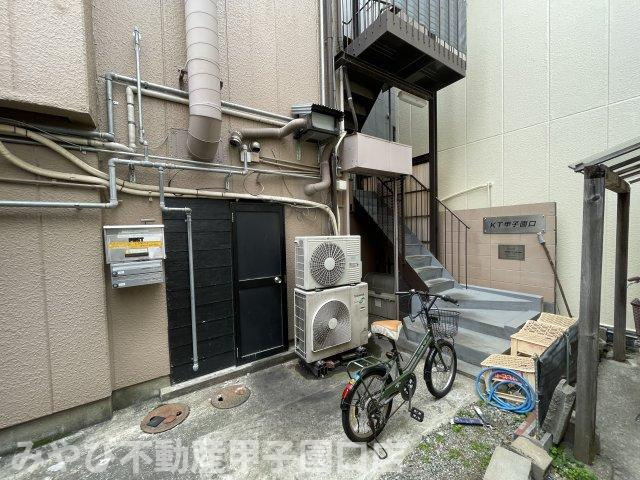 KT甲子園口のエントランス