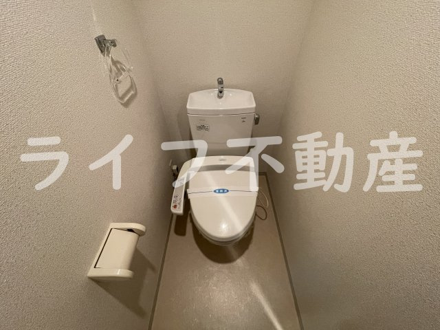 CASSIA高井田SouthCourtのトイレ|落ち着いた色調のトイレです
