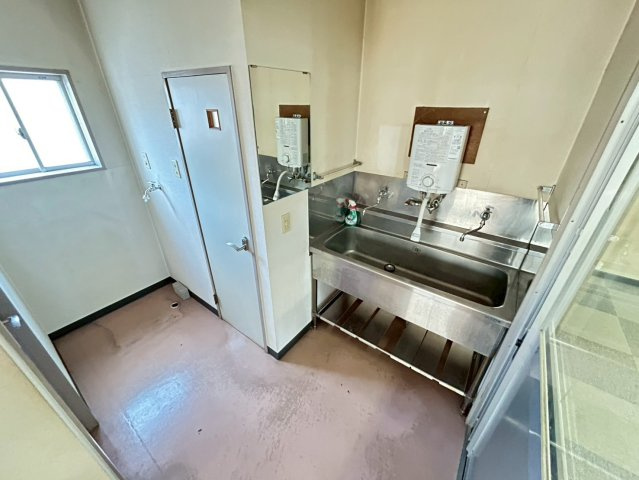 蒲郡市三谷町貸倉庫／事務所／店舗の洗面所