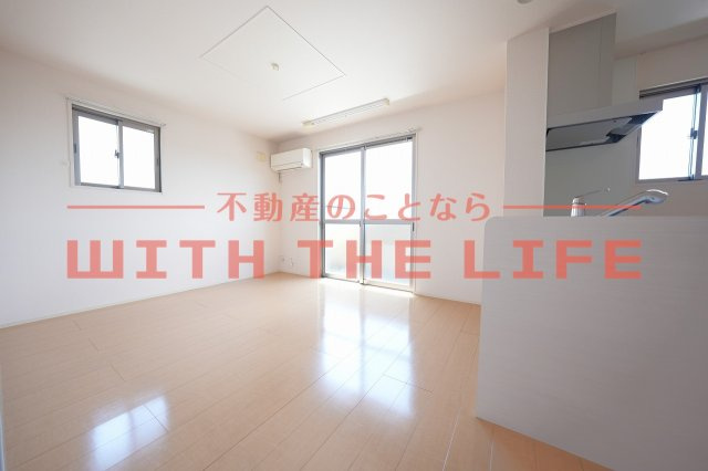 グレースガーデン【キャッシュバック対象】の居間・リビング|ゆったり過ごせる居間です