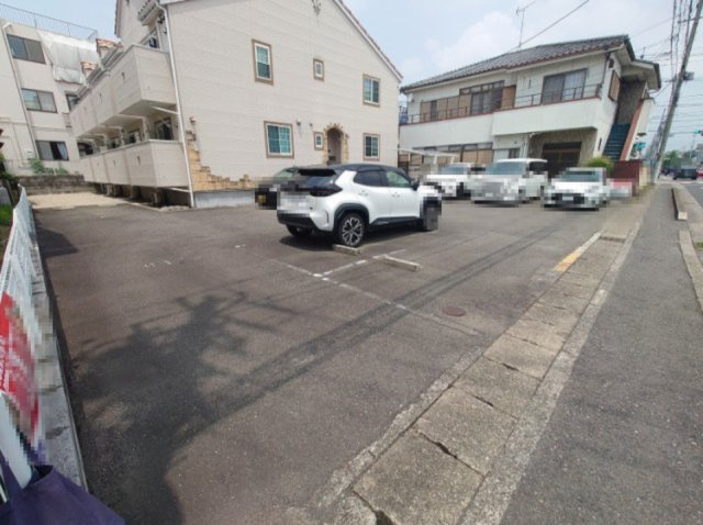 モデラートの駐車場
