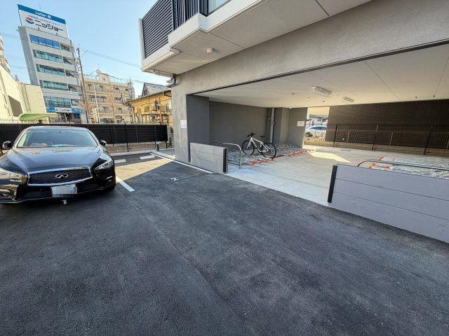 プレサンス高畑ルミア　名古屋市賃貸　仲介手数料無料の駐車場