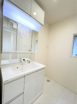 【内観：施工例】 | 【仲介手数料２８０万円が無料！】■太陽光発電■住宅性能評価６項目で最高評価■省エネ性能ラベル | 諸費用２８０万円ＯＦＦ！
春の特別キャンペーン！
日本一の家計応援に挑戦中！
■４ＬＤＫ＋車庫
■太陽光発電
■長期優良認定住宅
■住宅性能評価６項目で最高評価
■省エネ性能ラベル