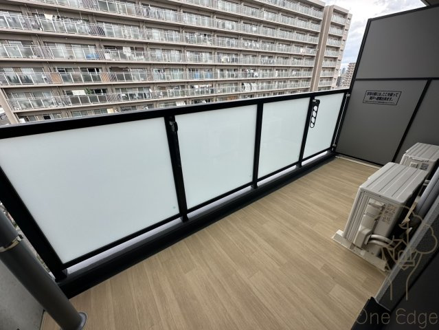 Alivis三国本町のバルコニー