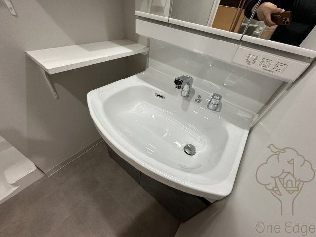 Alivis三国本町の洗面所