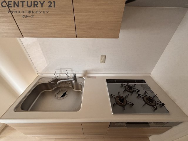 3口ガスコンロ付きのキッチン