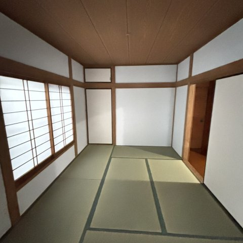 国松町戸建て車庫付の和室