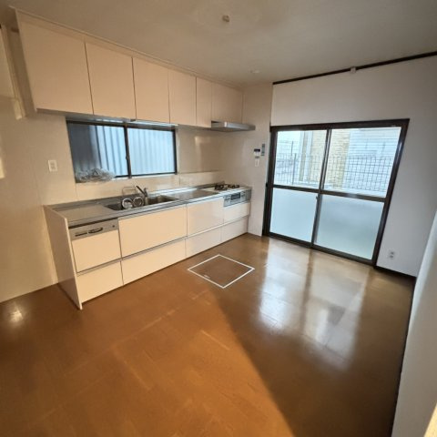 国松町戸建て車庫付の居間・リビング