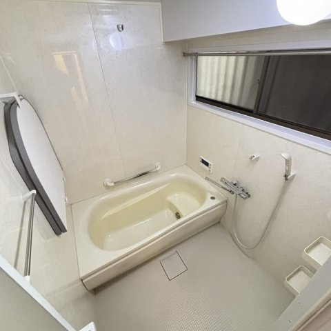 国松町戸建て車庫付の浴室