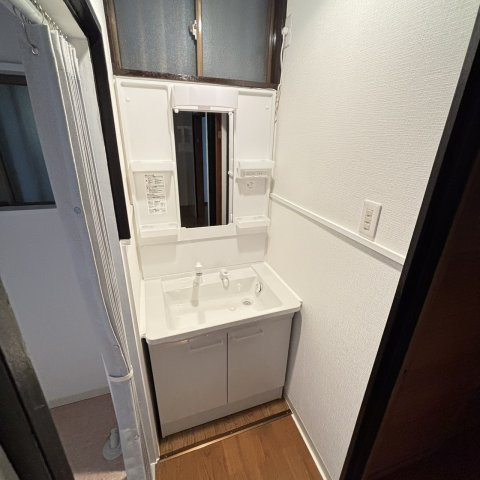 国松町戸建て車庫付の洗面所