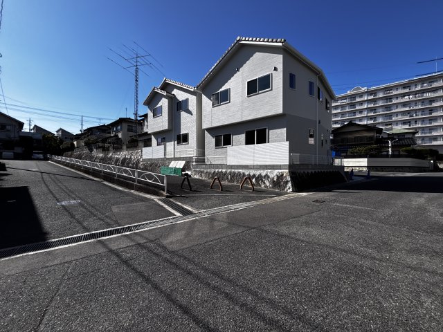 新築戸建　亀崎4丁目の前面道路含む現地写真