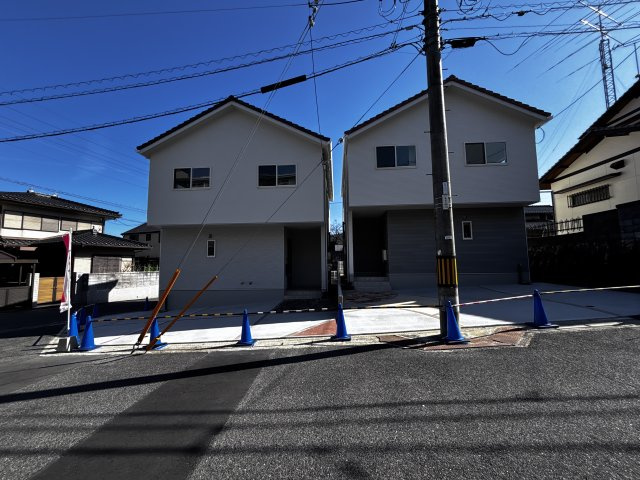 新築戸建　亀崎4丁目の前面道路含む現地写真