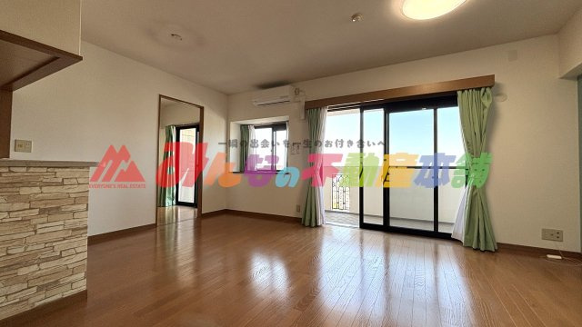 エバーライフネアシティ久留米壱番館の居間・リビング