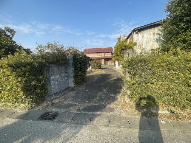 【外観】 | 羽島市堀津町売土地 | 敷地内への入り口です。
