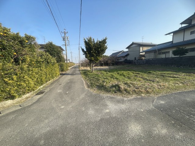 【周辺】 | 羽島市堀津町売土地 | 敷地の道路向かいも畑です。