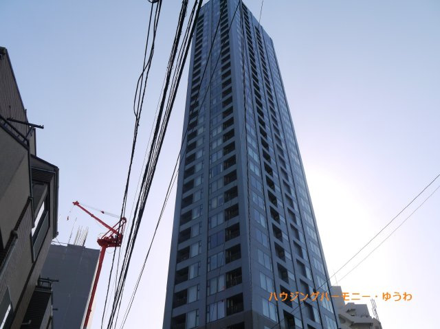 【外観】 | シティタワー池袋ウエストゲート | 住む人を映し出す洗練された佇まいは、いつまでも輝き続けながらいつしか街の風景に溶け込んでいきます。
