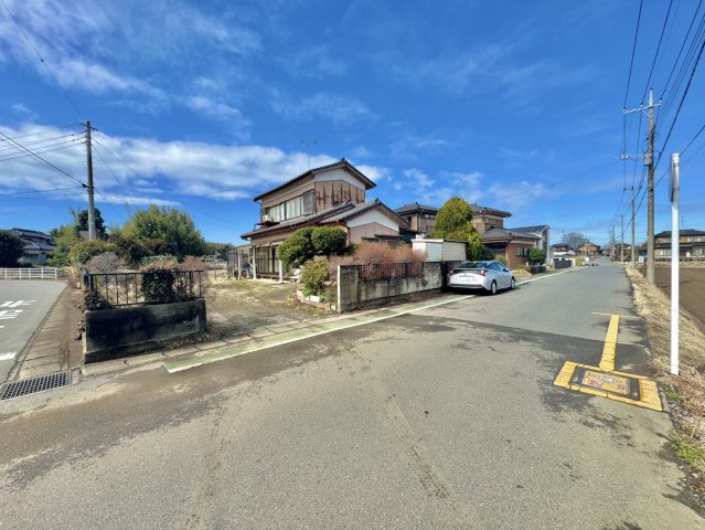 猿島郡五霞町大字元栗橋中古戸建の前面道路含む現地写真