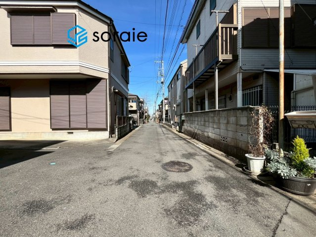 狭山市大字水野　中古戸建ての前面道路含む現地写真|令和8年3月6日撮影。