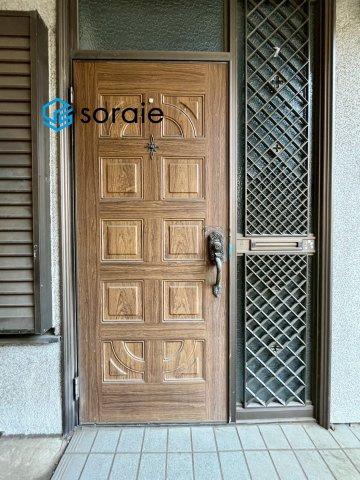 狭山市大字水野　中古戸建ての玄関|令和8年3月6日撮影。