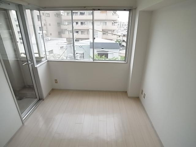 マンションみやけの洋室